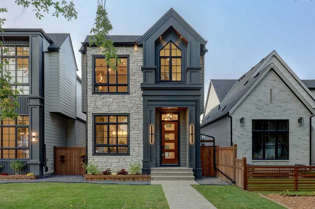 2042 56 Avenue SW, Calgary — main listing photo