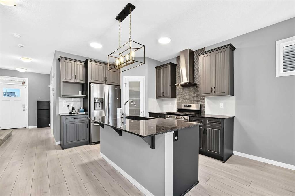 682 Redstone Drive NE, Calgary — photo 2 of 31