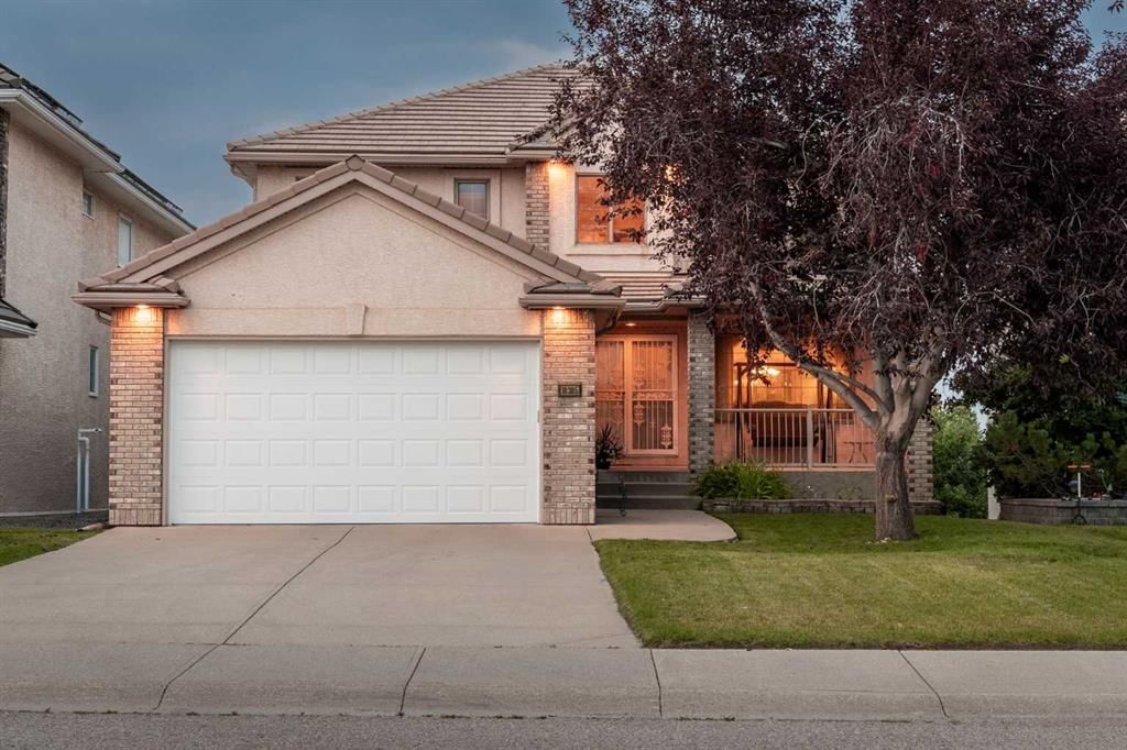 10385 Hamptons Boulevard NW, Calgary — main listing photo