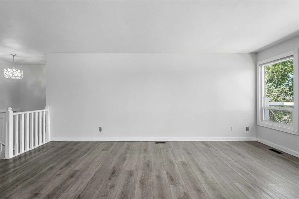 6824 Temple Drive NE, Calgary — photo 5 of 48