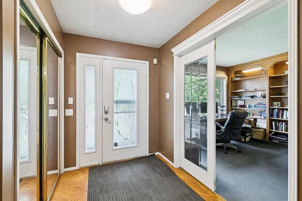 365 Sunmills Drive SE, Calgary — photo 5 of 43