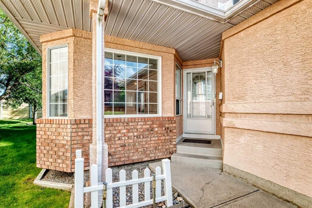 236 Scenic Acres Terrace NW, Calgary — photo 2 of 38