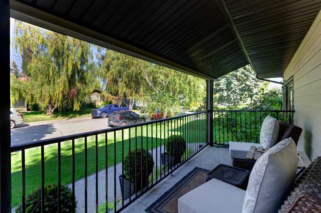 128 Chinook Drive SW, Calgary — photo 5 of 50