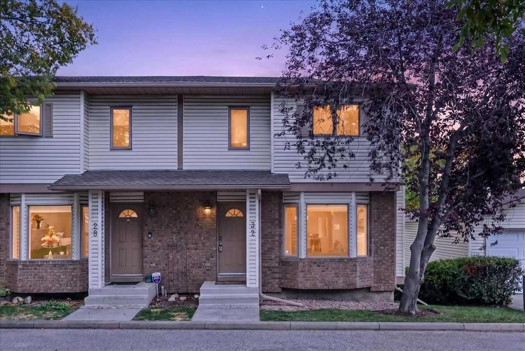 32 Patina Park SW, Calgary — main listing photo