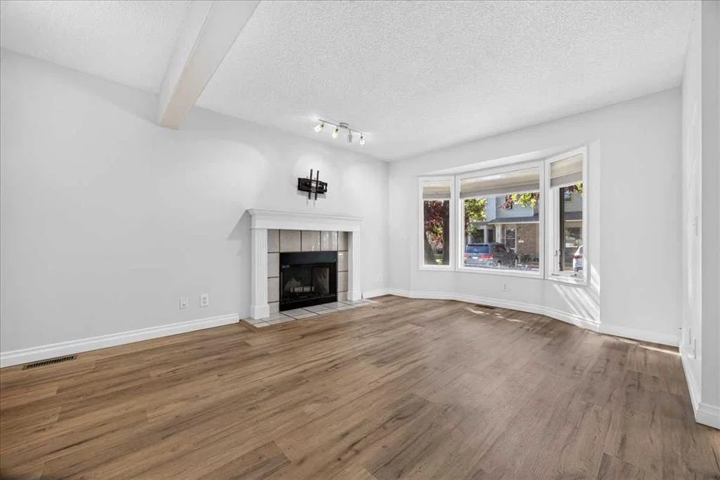 32 Patina Park SW, Calgary — photo 5 of 50