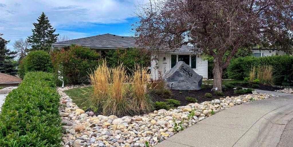 5839 Dalkeith Hill NW, Calgary — main listing photo