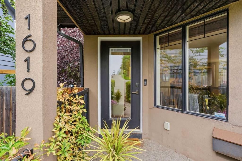 1619 24 Avenue SW, Calgary — photo 3 of 38
