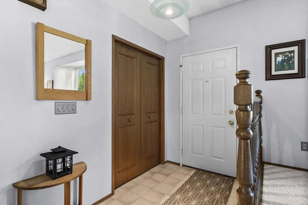 8 Deerbow Circle SE, Calgary — photo 3 of 42