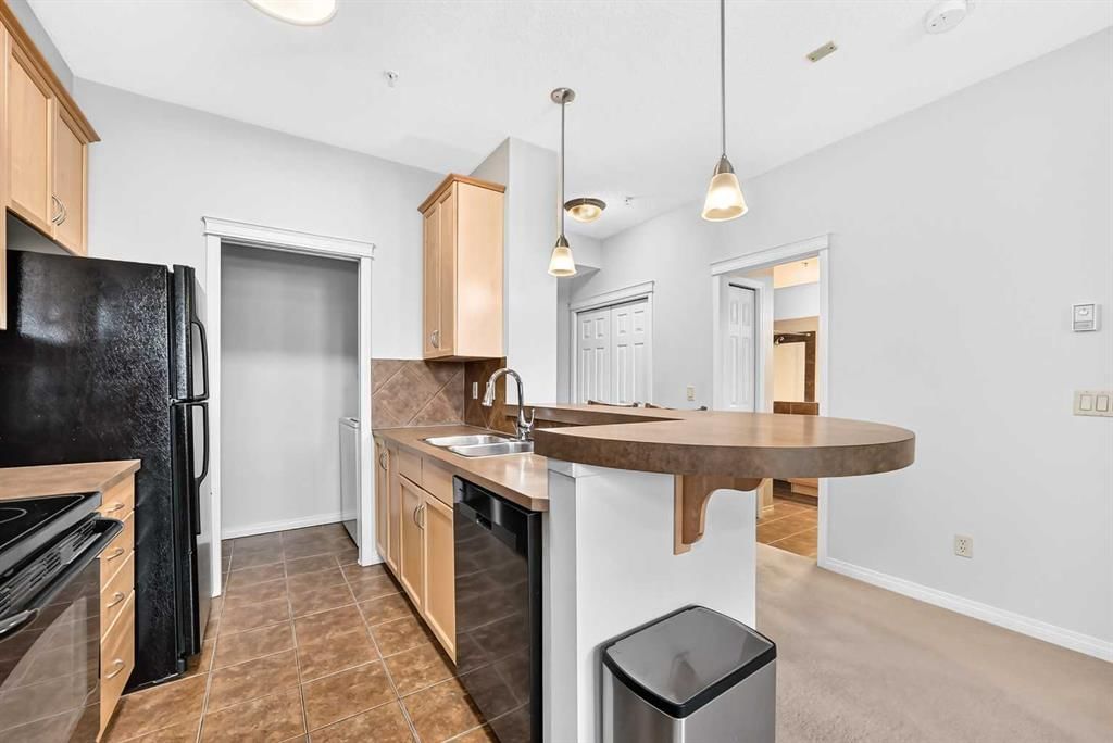 204, 37 Prestwick Drive SE, Calgary — photo 5 of 31