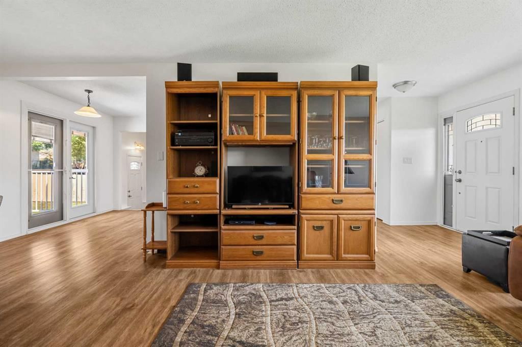 1307 Lake Ontario Drive SE, Calgary — photo 4 of 49