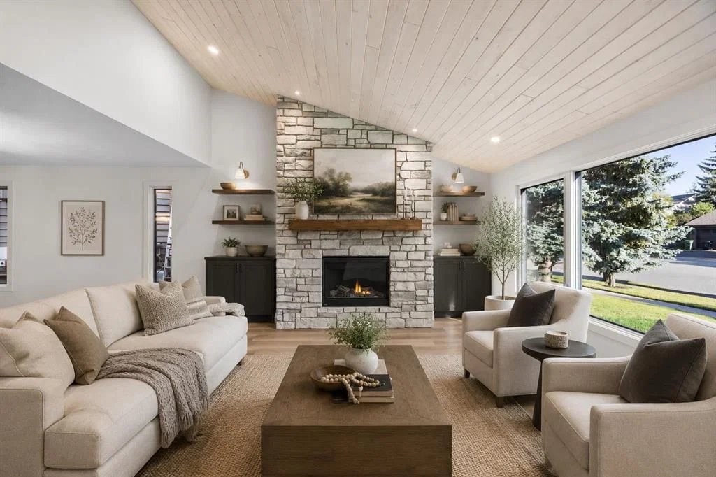 44 Canterbury Drive SW, Calgary — photo 4 of 47