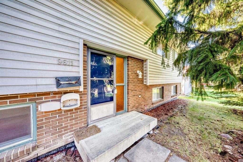 9611 24 Street SW, Calgary — photo 2 of 40