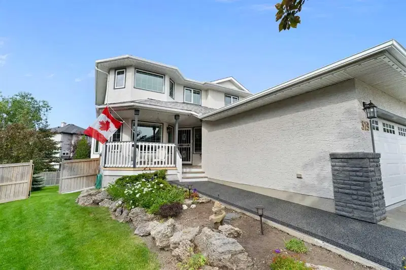 319 Hawkland Place NW, Calgary — photo 2 of 49