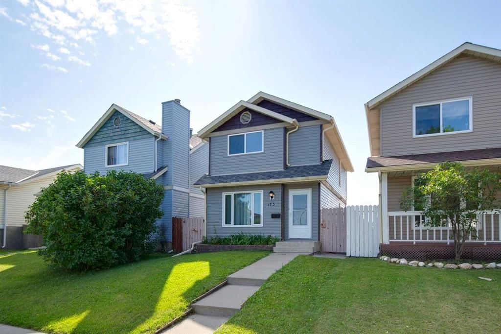 175 Castleridge Drive NE, Calgary — main listing photo
