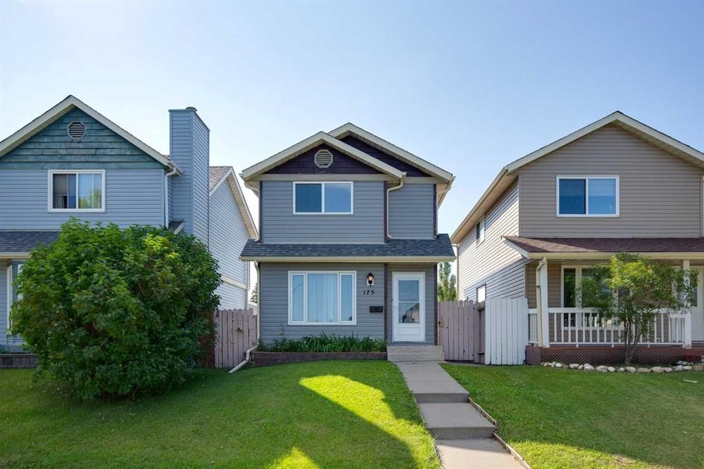 175 Castleridge Drive NE, Calgary — photo 2 of 22