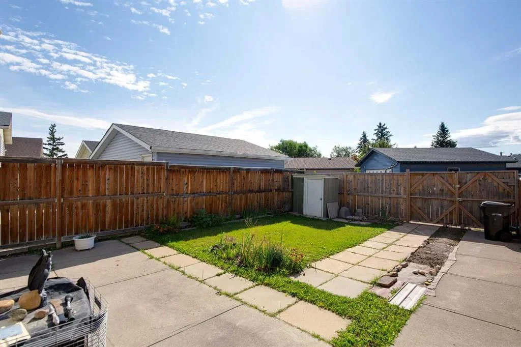 175 Castleridge Drive NE, Calgary — photo 4 of 22