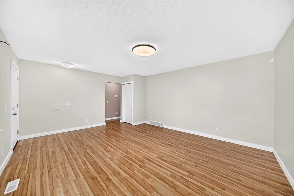 6607 Malvern Road NE, Calgary — photo 4 of 27