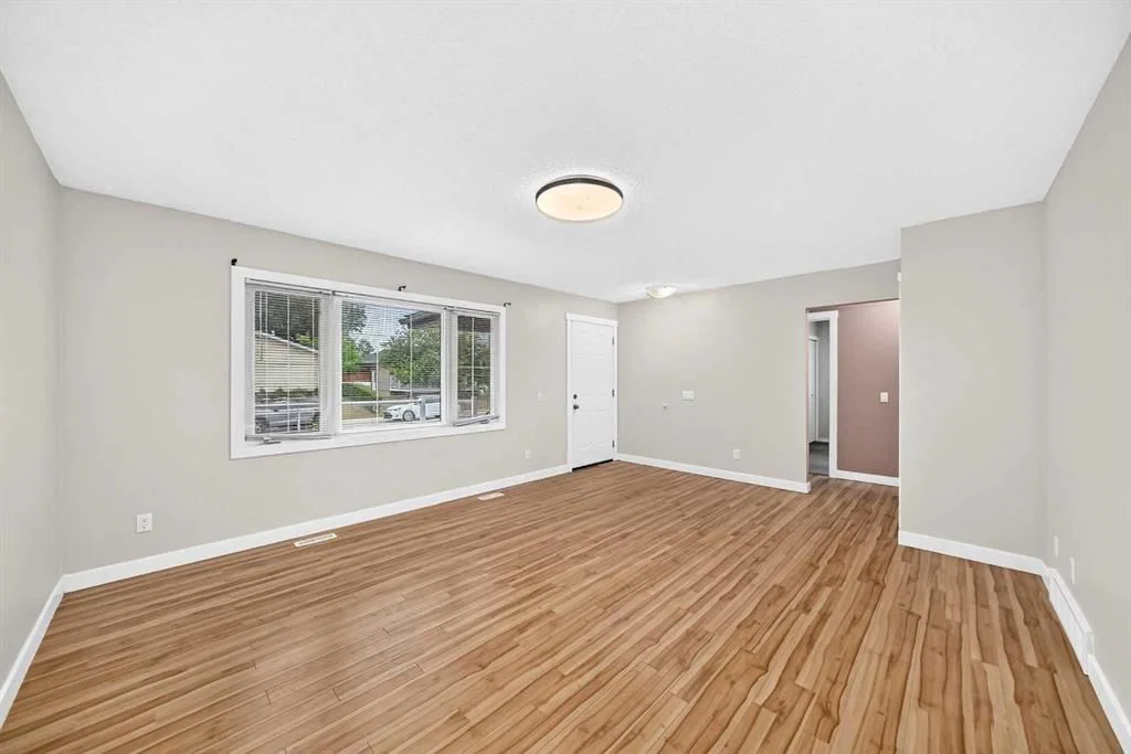 6607 Malvern Road NE, Calgary — photo 5 of 27