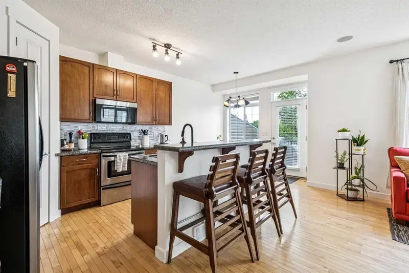 280 Rockyspring Grove NW, Calgary — photo 2 of 21