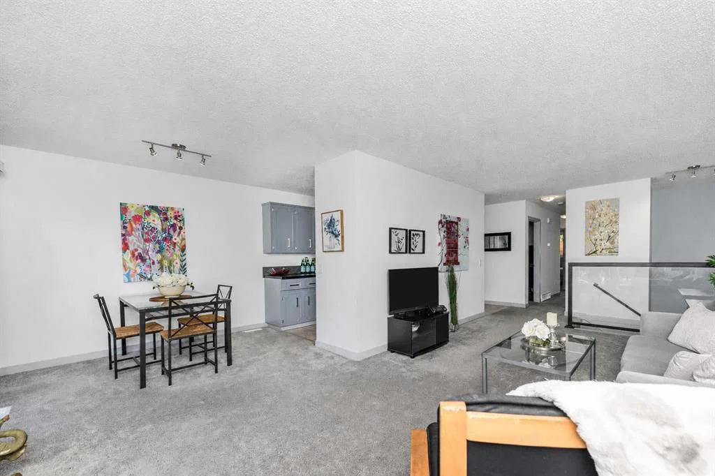 48 Bermuda Court NW, Calgary — photo 5 of 27