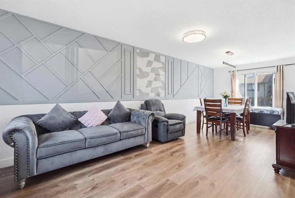 40 Pinecliff Close, Calgary — photo 3 of 25