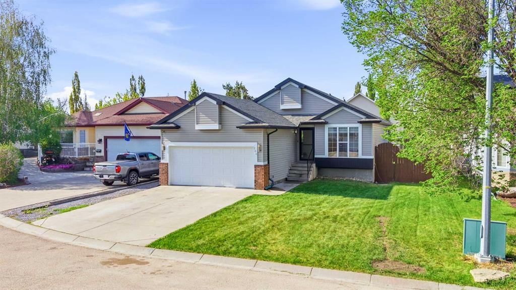 206 Highwood Village Place NW, High River — main listing photo
