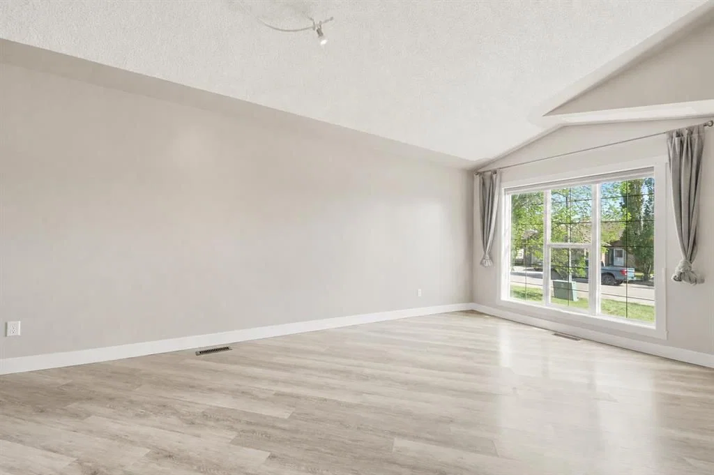 206 Highwood Village Place NW, High River — photo 5 of 49