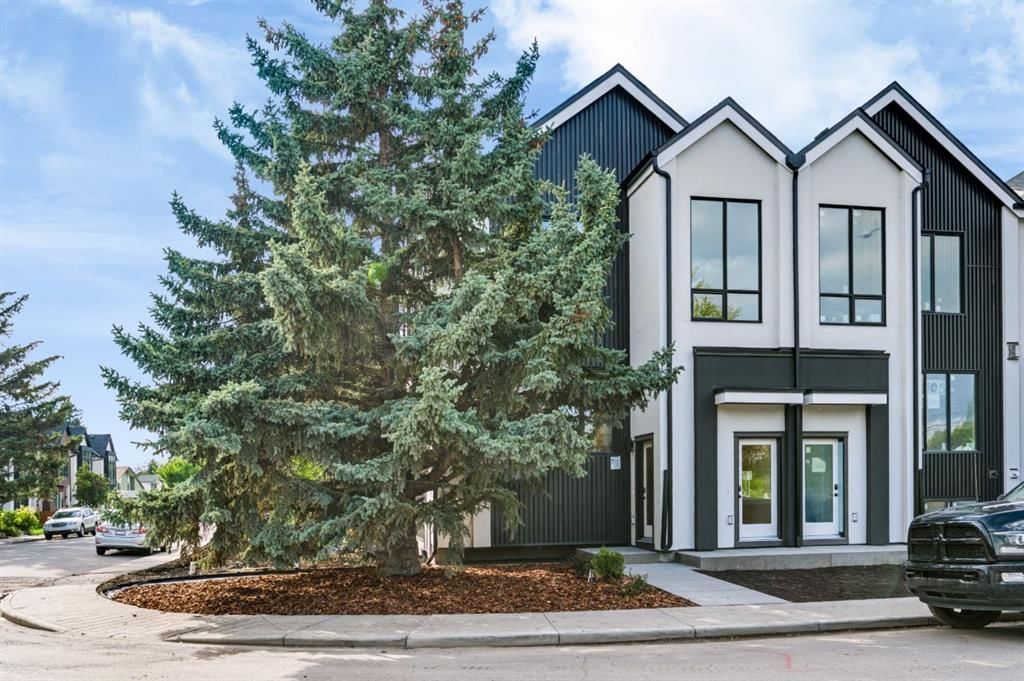 1903B 17 Street NW, Calgary — photo 2 of 48
