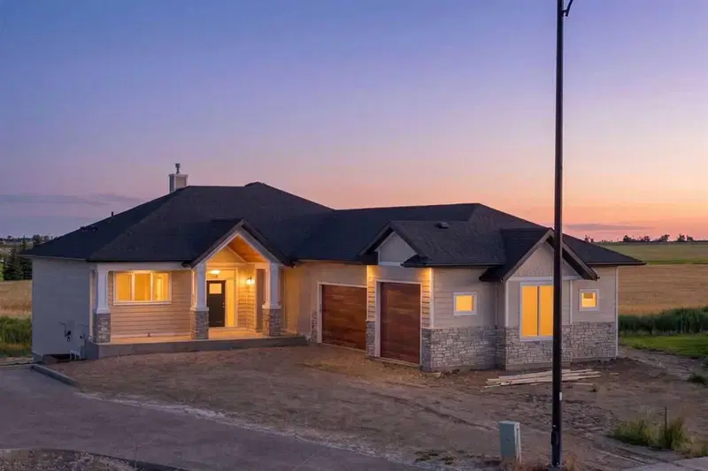 243 Red Tail Ridge SE, Calgary — detached for sale