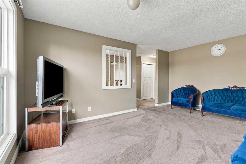 64 Castlebrook Rise NE, Calgary — photo 5 of 42