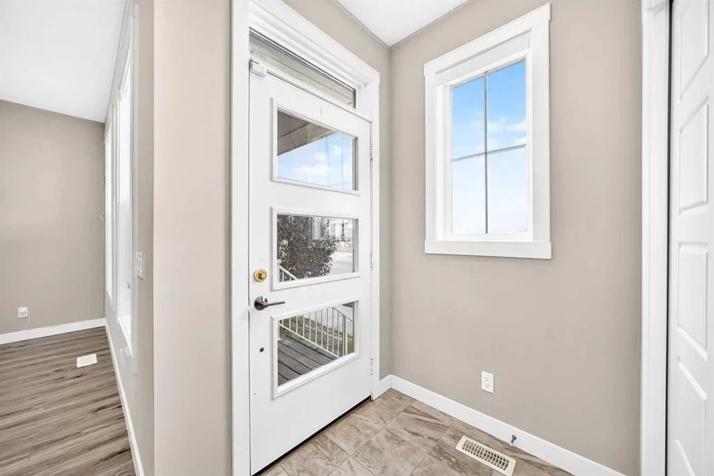 14933 1 Street NW, Calgary — photo 5 of 49