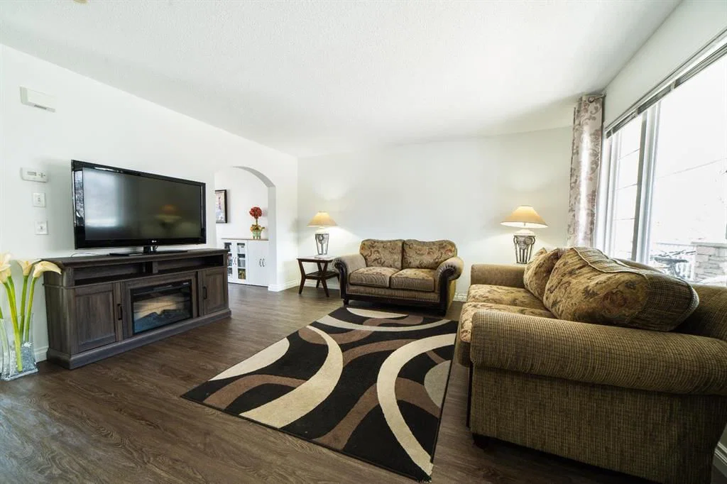 2376 Eversyde Avenue SW, Calgary — photo 4 of 34