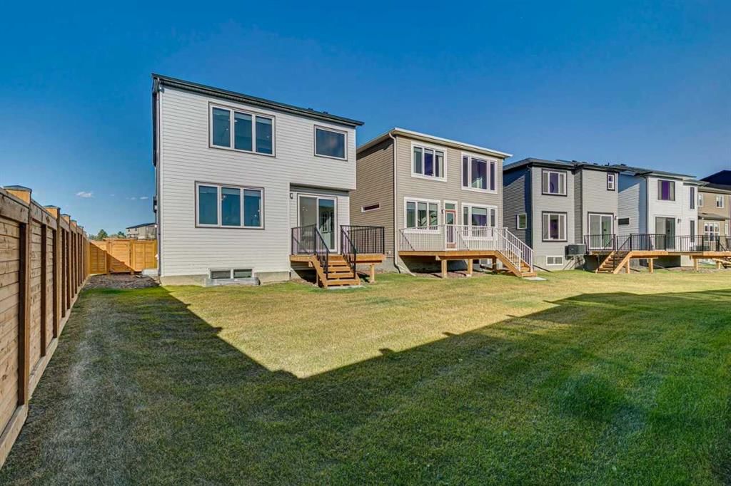 29 Hotchkiss Circle SE, Calgary — photo 3 of 46