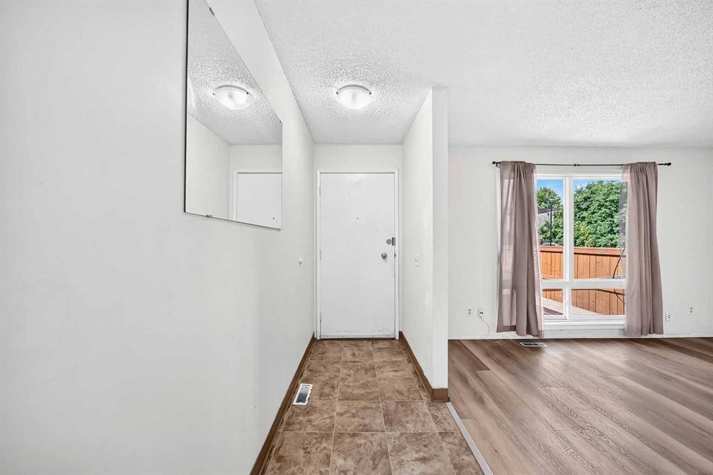130, 330 Canterbury Drive SW, Calgary — photo 3 of 29