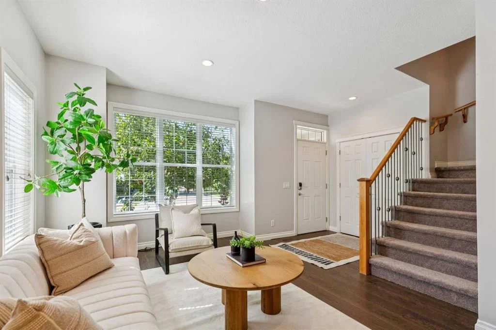 115 Couture Crescent SW, Calgary — photo 2 of 37