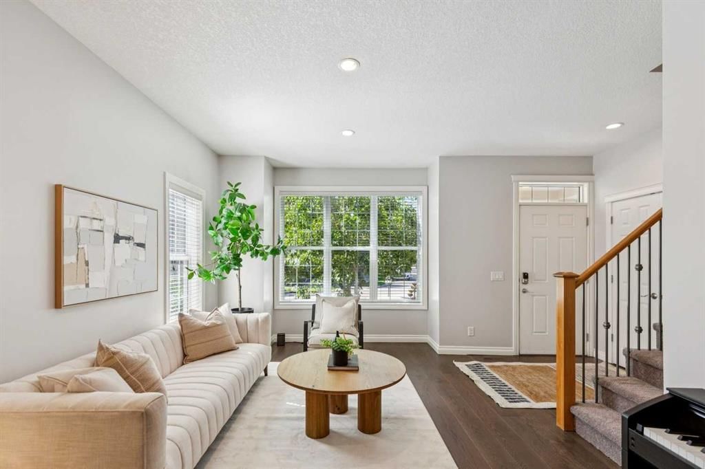 115 Couture Crescent SW, Calgary — photo 3 of 37