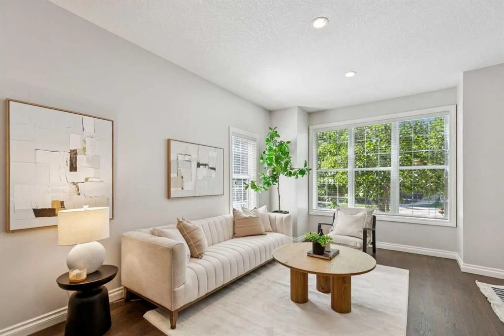 115 Couture Crescent SW, Calgary — photo 4 of 37