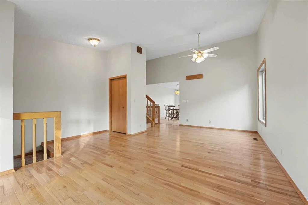 71 Coach Gate Way SW, Calgary — photo 3 of 34