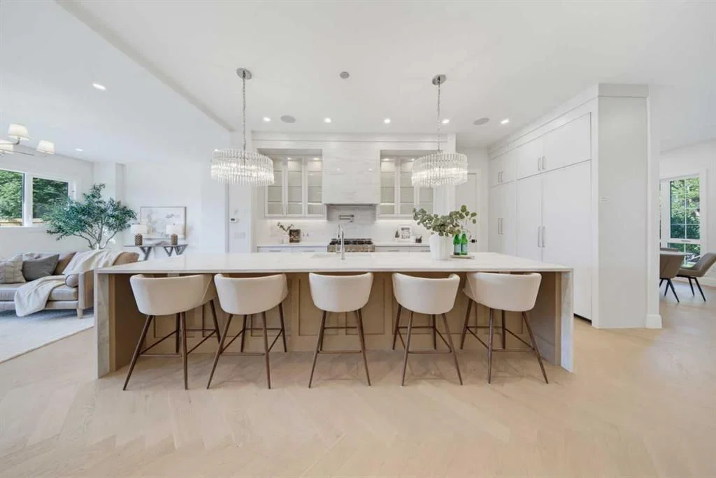 2407 4 Avenue NW, Calgary — photo 4 of 46