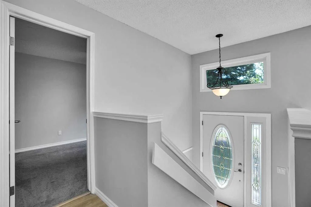 100 Shawbrooke Circle SW, Calgary — photo 3 of 42