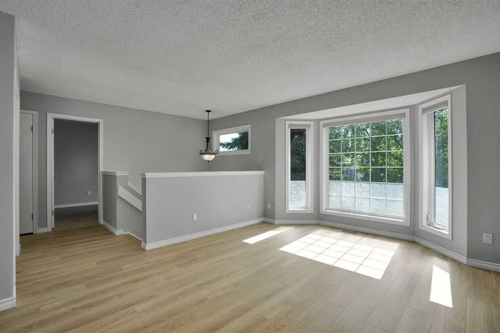 100 Shawbrooke Circle SW, Calgary — photo 4 of 42