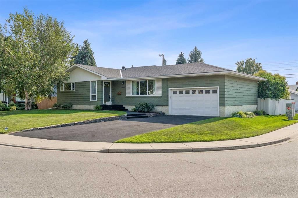 10719 Mapleshire Crescent SE, Calgary — photo 2 of 40