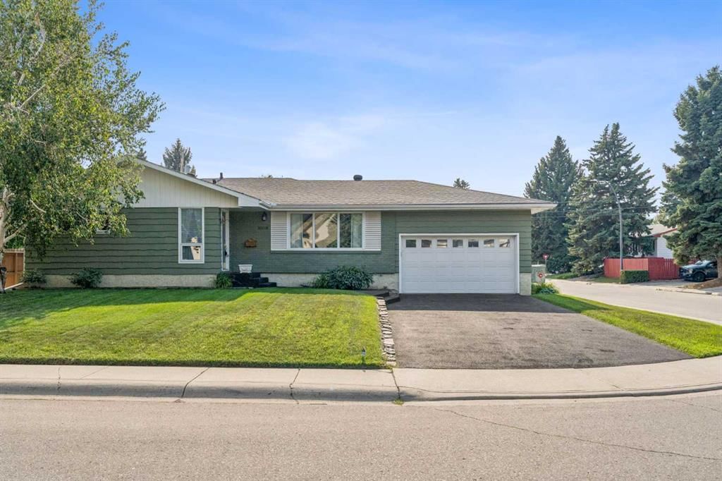 10719 Mapleshire Crescent SE, Calgary — photo 3 of 40