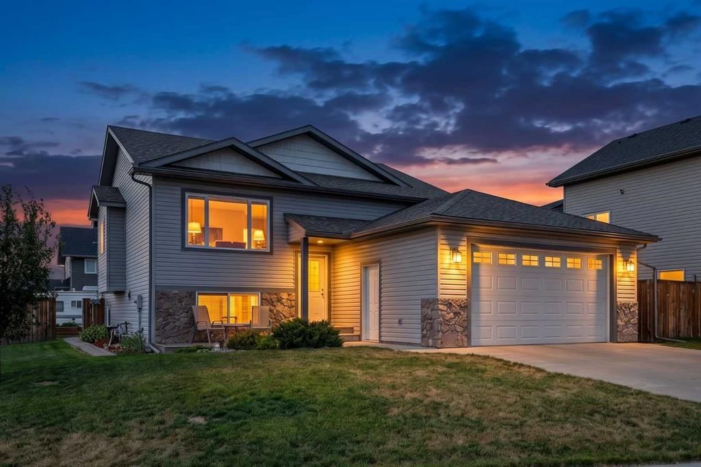 1546 Idaho Street, Carstairs — main listing photo