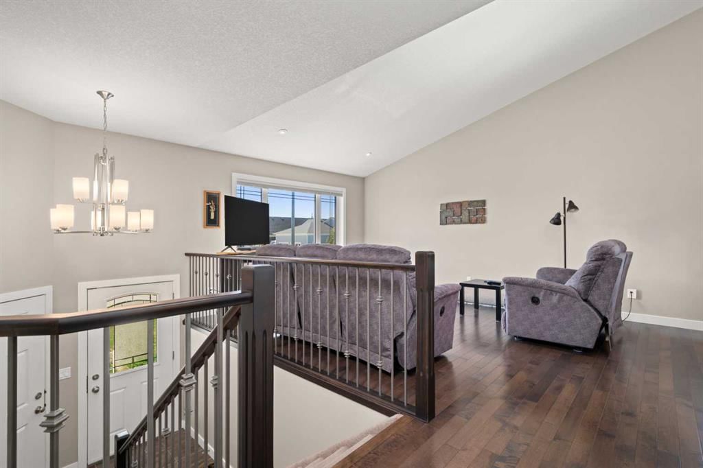 1546 Idaho Street, Carstairs — photo 4 of 32