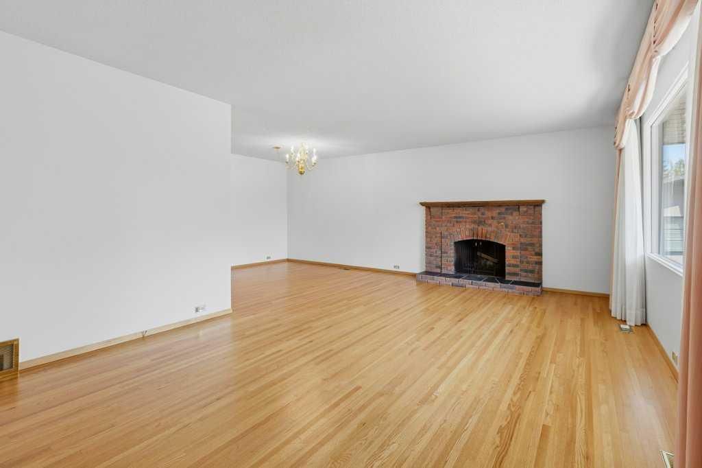 1032 Cannock Place SW, Calgary — photo 5 of 50