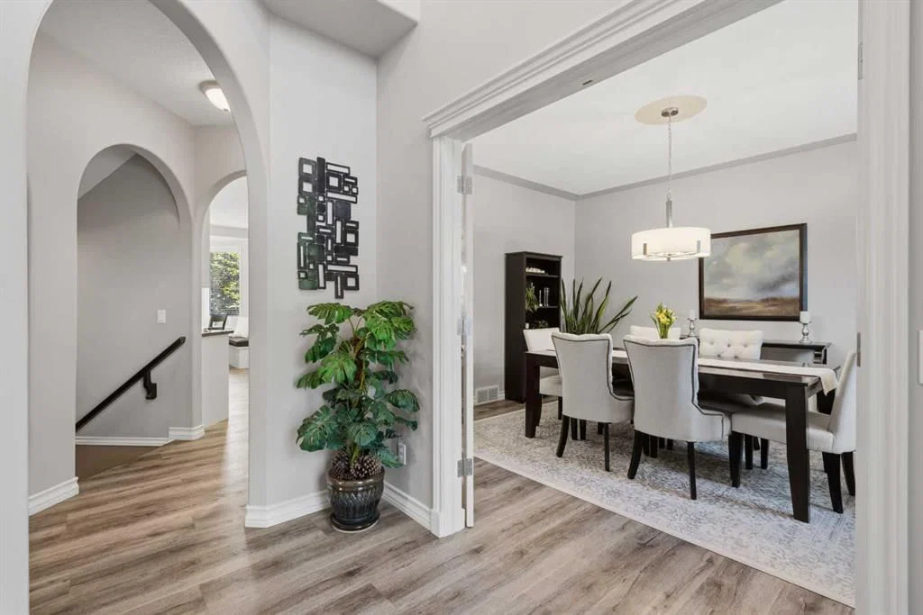 5 Sunset Way SE, Calgary — photo 4 of 50