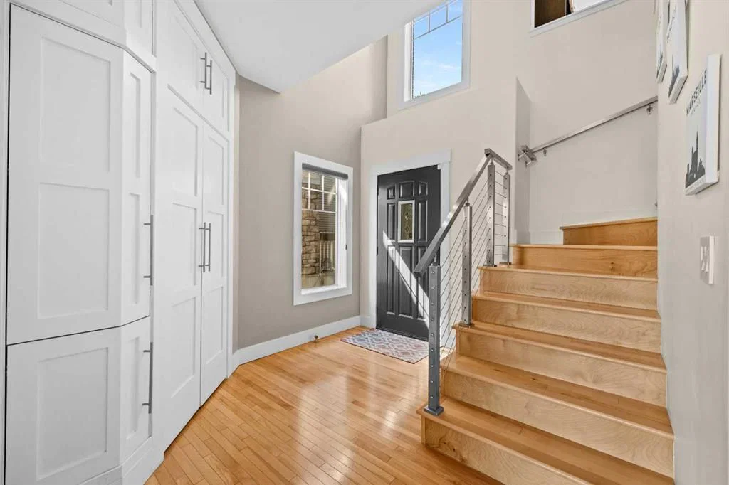 122 Springborough Point SW, Calgary — photo 2 of 50