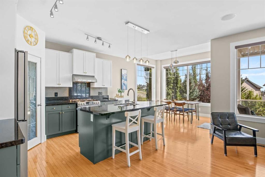 122 Springborough Point SW, Calgary — photo 3 of 50
