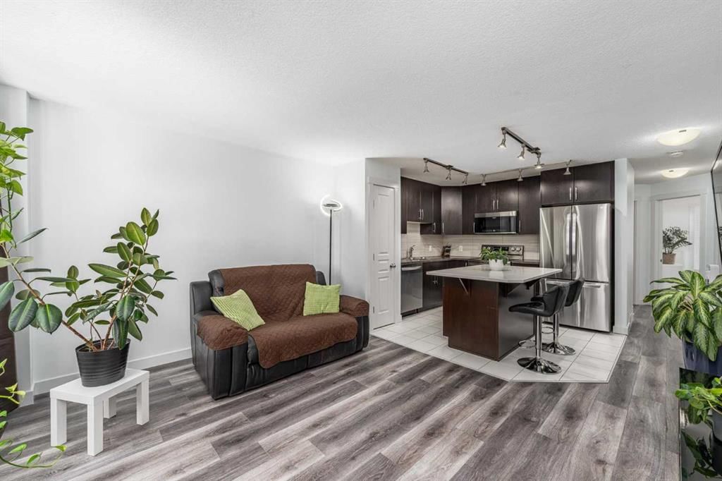 1110 Mckenzie Towne Row SE, Calgary — photo 4 of 26